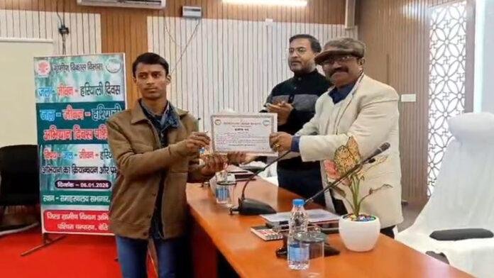 बेतिया अपर समाहर्ता-सह-प्रभारी उपविकास आयुक्त की अध्यक्षता में 'जल-जीवन-हरियाली' दिवस का आयोजन