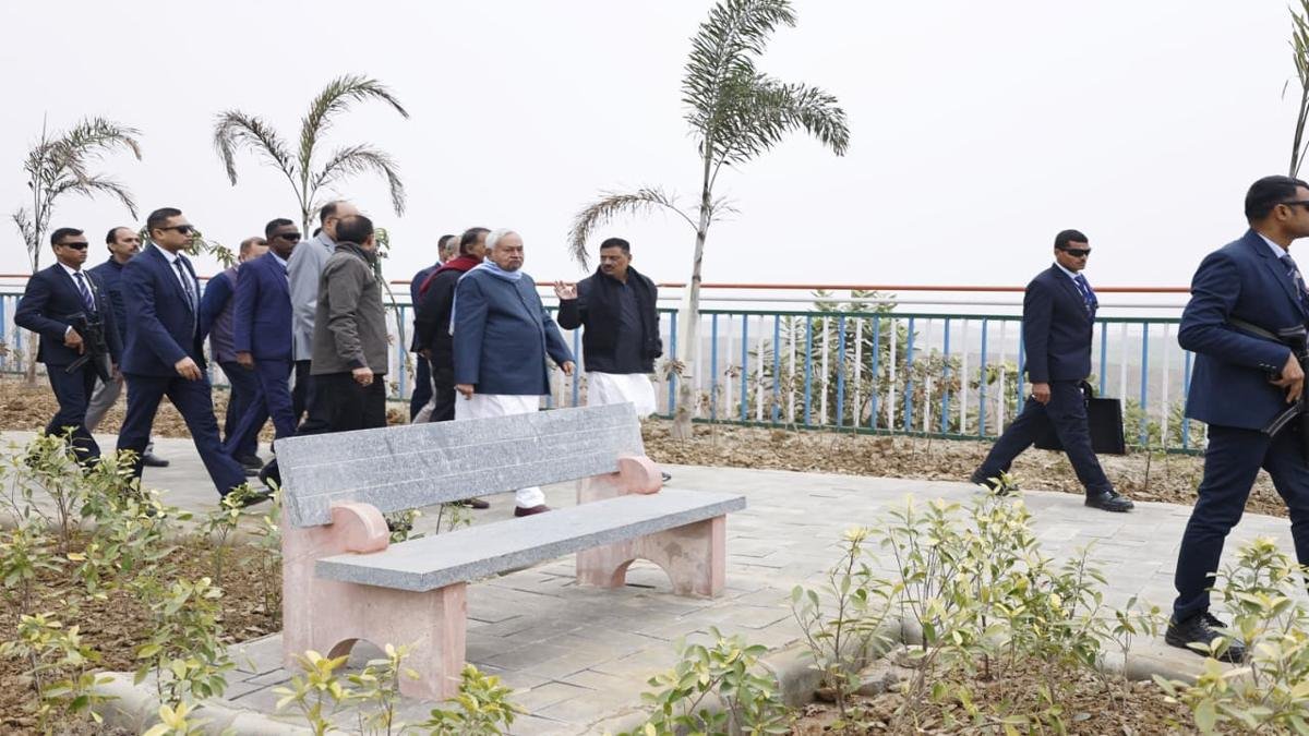 मुख्यमंत्री ने जेपी गंगापथ पर किए जा रहे सौंदर्यीकरण कार्य का किया निरीक्षण, अधिकारियों को दिए निर्देश | 22Scope News CM Marin Drive 2 1 22Scope News