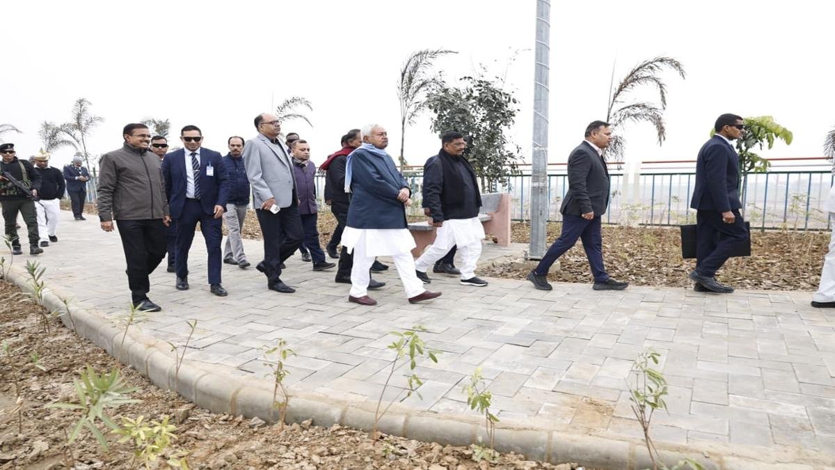 मुख्यमंत्री ने जेपी गंगापथ पर किए जा रहे सौंदर्यीकरण कार्य का किया निरीक्षण, अधिकारियों को दिए निर्देश | 22Scope News CM Marin Drive 3 22Scope News