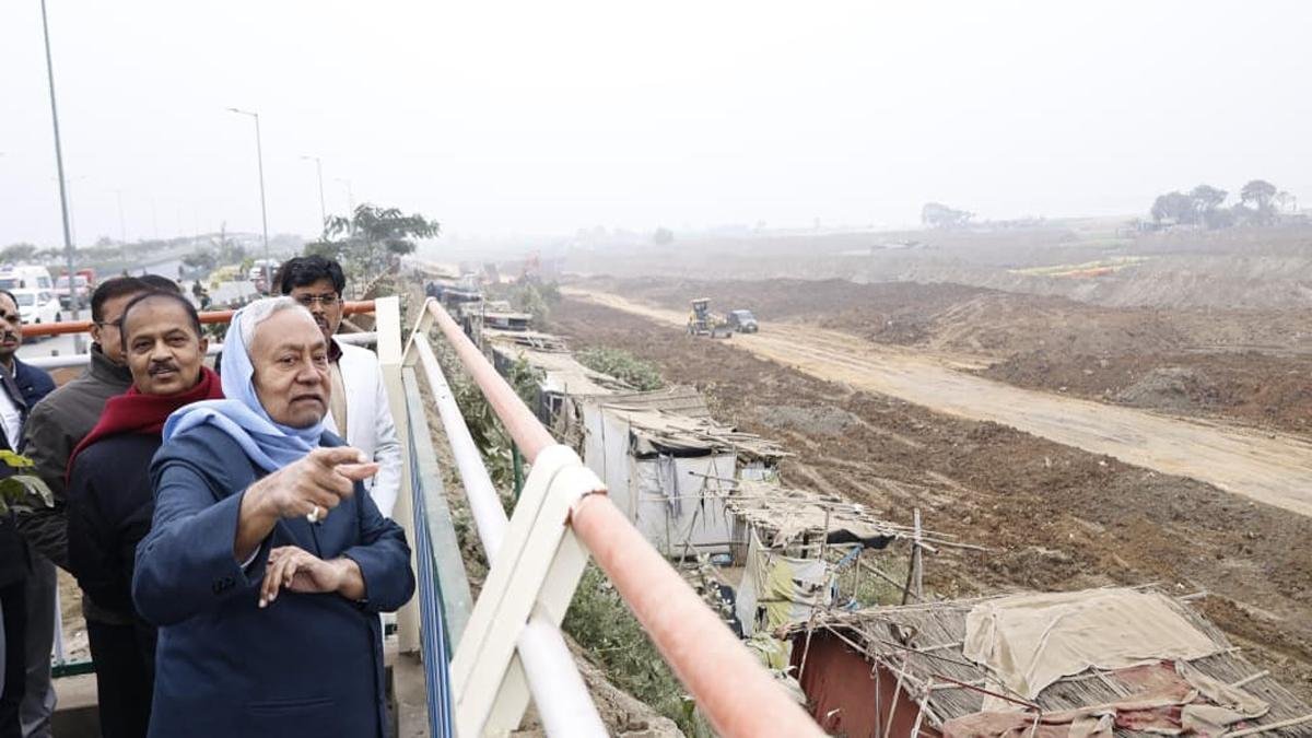 मुख्यमंत्री ने जेपी गंगापथ पर किए जा रहे सौंदर्यीकरण कार्य का किया निरीक्षण, अधिकारियों को दिए निर्देश | 22Scope News CM Marin Drive 5 22Scope News