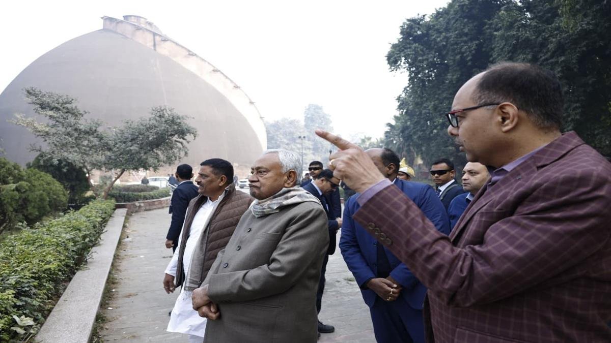 मुख्यमंत्री ने ऐतिहासिक गोलघर परिसर का भ्रमण कर वर्तमान स्थिति का लिया जायजा, अधिकारियों को दिए निर्देश | 22Scope News CM Patna Golghar 4 22Scope News