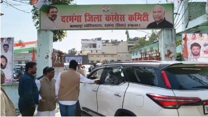 कांग्रेस के बैठक में हंगामा , बिहार प्रभारी और प्रदेश अध्यक्ष के सामने लगे मुर्दाबाद के नारे