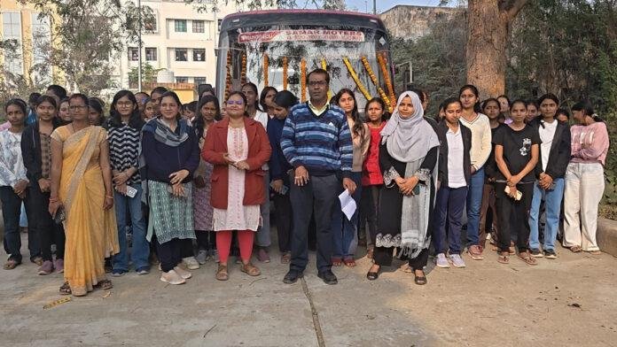 गयाजी इंजीनियरिंग कॉलेज में पहली बार शुरू हुई पिंक बस की शुरुआत, CCTV व सेनेटरी पैड बॉक्स
