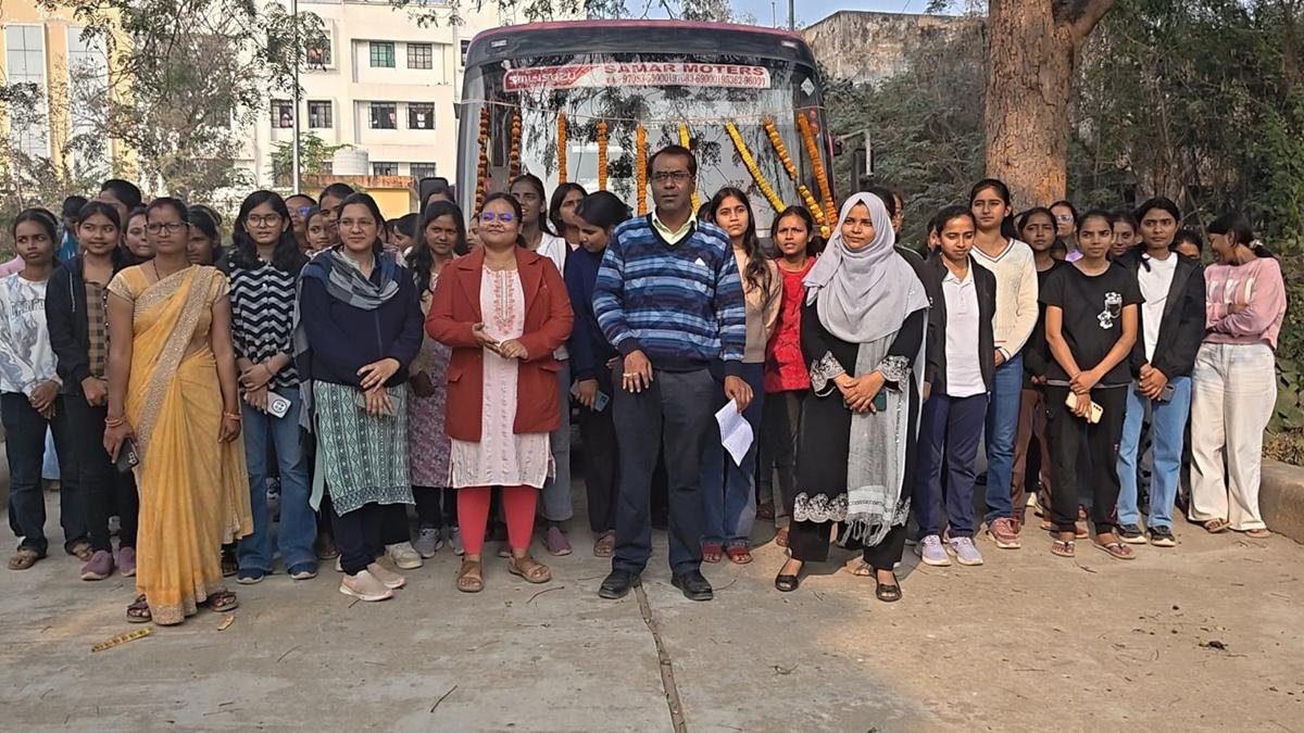 गयाजी इंजीनियरिंग कॉलेज में पहली बार शुरू हुई पिंक बस की शुरुआत, CCTV व सेनेटरी पैड बॉक्स | 22Scope News Gaya Pink Bus 22Scope News