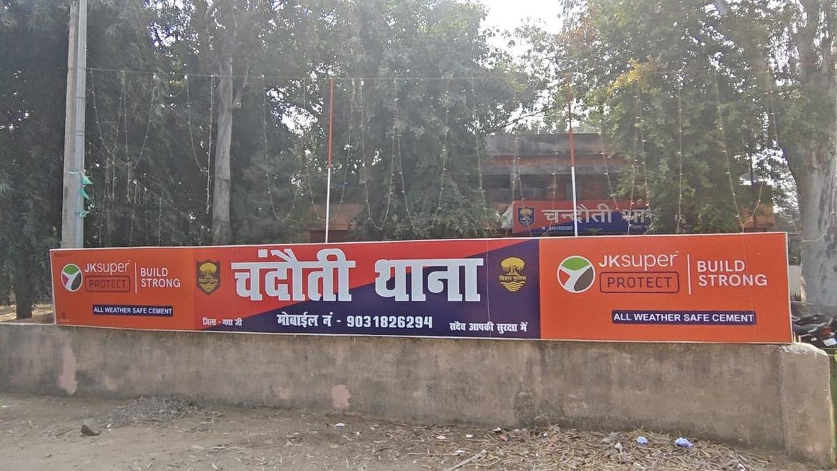 बालू माफियाओं के खिलाफ पुलिस की बड़ी कार्रवाई, 5 बालू लदे ट्रैक्टर व बाइक जब्त | 22Scope News Gaya Police 1 2 22Scope News