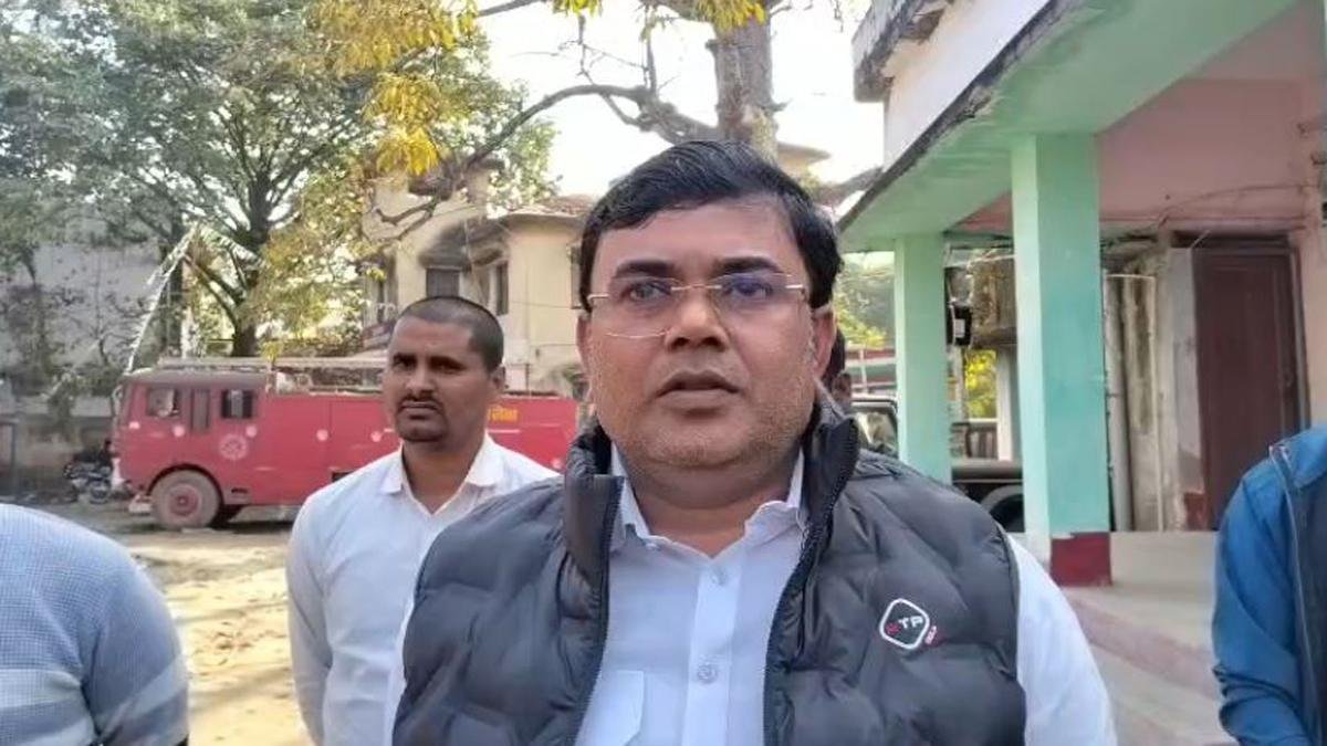 UGC के गाइडलाइन को लेकर छात्र नेता से SP ने की बातचीत | 22Scope News Madhubani SP 1 22Scope News