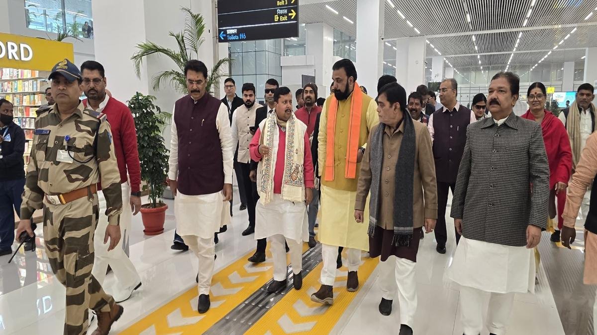 नितिन नवीन 2 दिवसीय पर आए पटना, एयरपोर्ट पर भव्य स्वागत, BJP आलाकमान के संदेश की दिखी झलक | 22Scope News Nitin Samrat 1 22Scope News