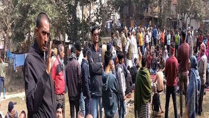 आवास बोर्ड के द्वारा भूतनाथ रोड बहादुरपुर हाउसिंग खाली करवाने पर आम जनता में आक्रोश