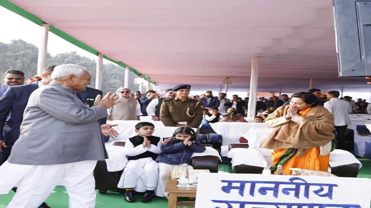 77वां गणतंत्र दिवस : गांधी मैदान से विधानसभा तक शान से लहराया तिरंगा, राज्यपाल ने किया झंडोत्तोलन | 22Scope News Patna Gandhi Maidan 4 1 22Scope News