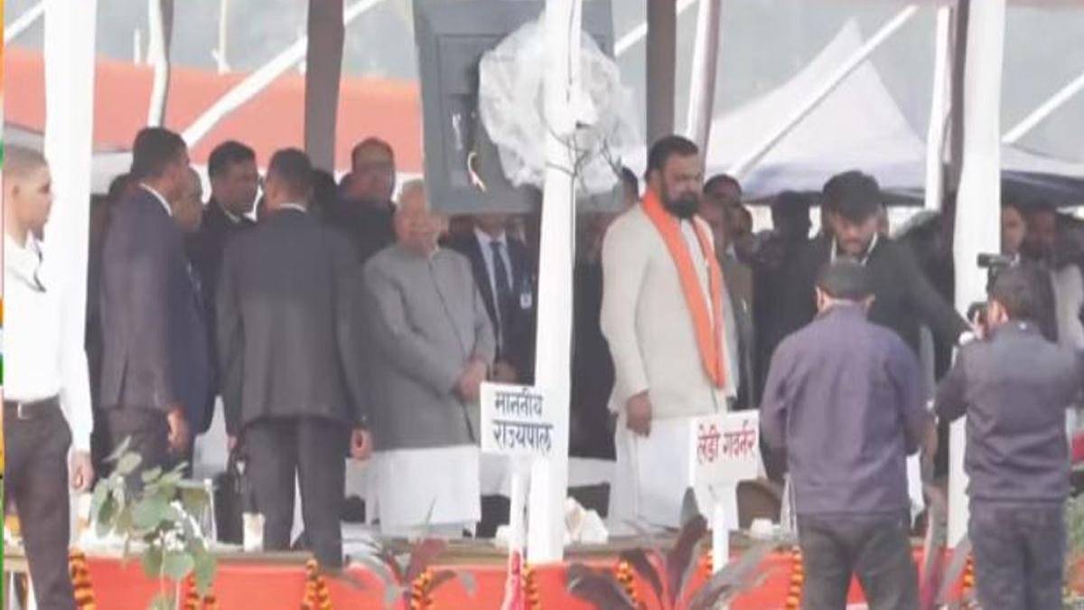 77वां गणतंत्र दिवस : गांधी मैदान से विधानसभा तक शान से लहराया तिरंगा, राज्यपाल ने किया झंडोत्तोलन | 22Scope News Patna Tiranga 2 22Scope News