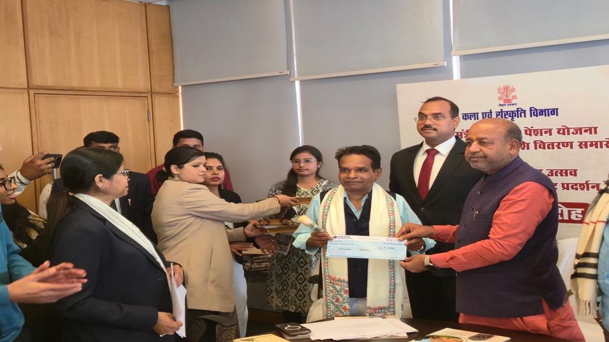 अब बिहार के कलाकारों को मिलेगी आर्थिक सुरक्षा, पेंशन योजना से बदलेगी जिंदगी | 22Scope News Pension Scheme 2 22Scope News