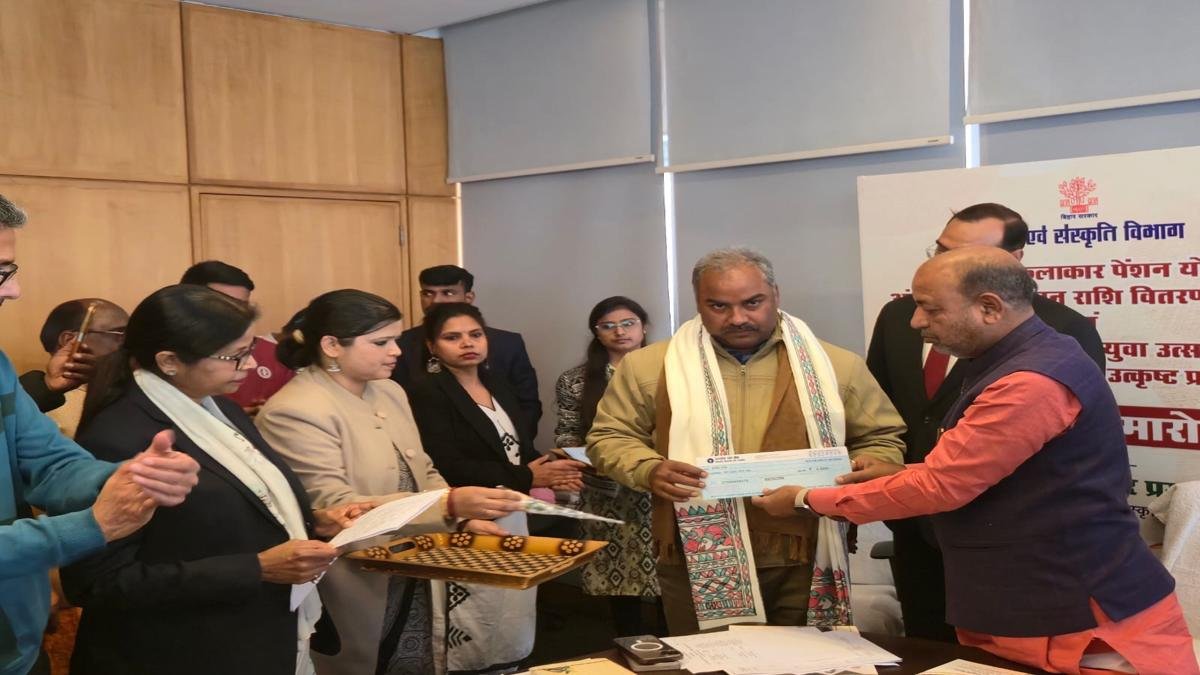 अब बिहार के कलाकारों को मिलेगी आर्थिक सुरक्षा, पेंशन योजना से बदलेगी जिंदगी | 22Scope News Pension Scheme 3 22Scope News