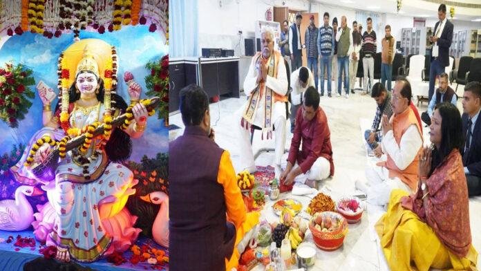 विधानसभा परिसर स्थित पुस्तकालय में प्रेम कुमार व विजय सिन्हा ने की मां सरस्वती की पूजा अर्चना, CM नीतीश ने भी दी बधाई