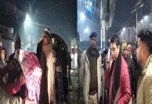 DM-SP ने देर रात शहर का किया निरीक्षण, जरूरतमंदों को बांटे कंबल