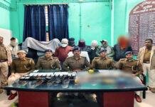 होटल में पुलिस की बड़ी रेड, 6.25 लाख नकद, शराब व जुआ सामग्री के साथ 10 गिरफ्तार