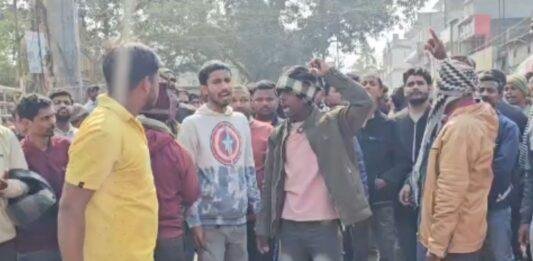 Hazaribagh News: डीजे पर गाना बजाने को लेकर दो गुटों में हुई खूनी झड़प, हाथापाई में एक युवक की मौत