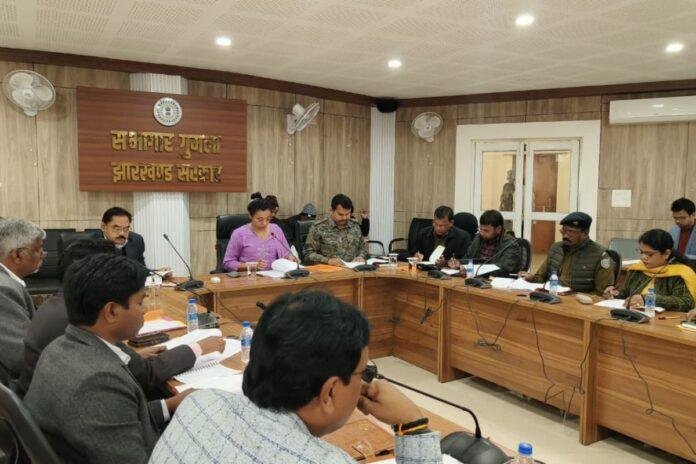 Gumla News: 'गणतंत्र दिवस की तैयारियों को लेकर हुई विशेष बैठक, झांकी एवं सुरक्षा व्यवस्था पर हुई विस्तृत चर्चा