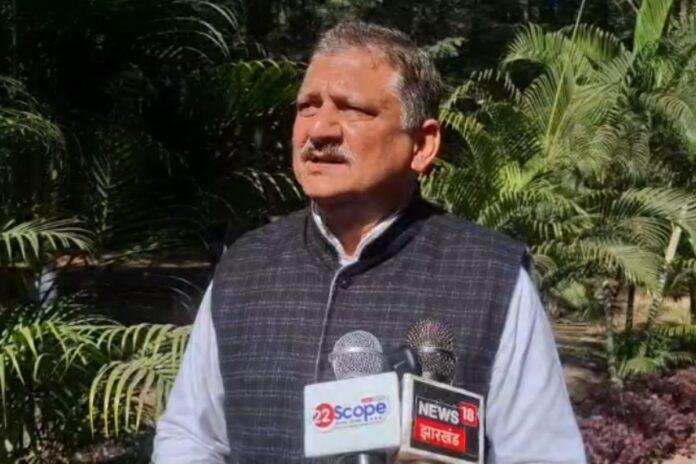 Chaibasa News: PCCF परितोष उपाध्याय पहुंचे चाईबासा