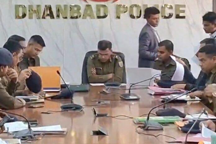 Dhanbad News: 5 साल से जेल से रिहा 3400 अपराधियों का नए सिरे से किया गया सत्यापन, एसएसपी प्रभात कुमार ने दिए ये निर्देश