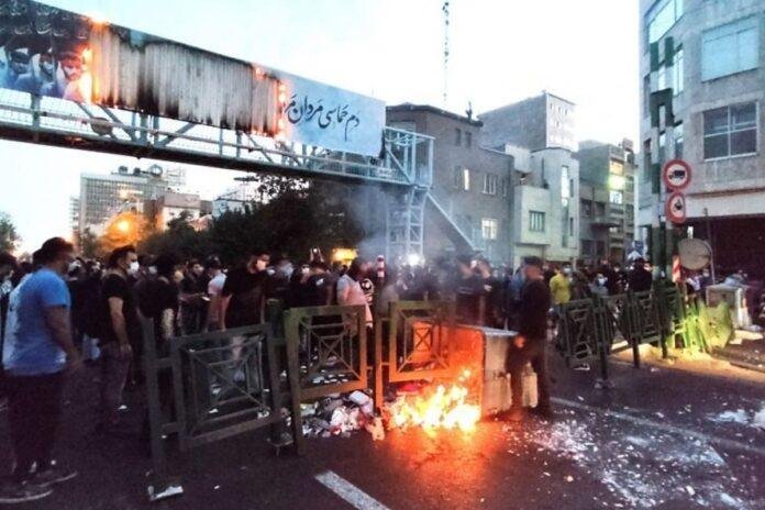 भारतीयों को Iran तुरंत छोड़ने की सलाह