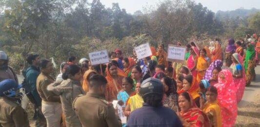 Jharia News: पेटिया बस्ती में सीवरेज ट्रीटमेंट प्लांट निर्माण का ग्रामीणों ने किया विरोध, स्थिति तनावपूर्ण