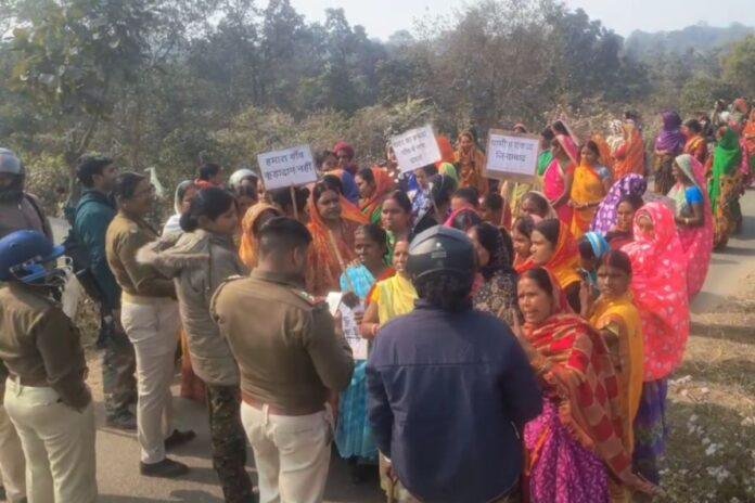 Jharia News: पेटिया बस्ती में सीवरेज ट्रीटमेंट प्लांट निर्माण का ग्रामीणों ने किया विरोध, स्थिति तनावपूर्ण