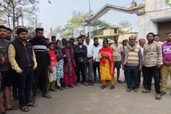 दुकानदारों का हल्ला बोल