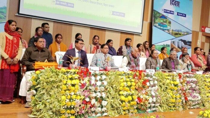 जल जीवन हरियाली दिवस कार्यक्रम का मंत्री श्रवण कुमार ने किया उदघाटन, प्रधान सचिव पंकज कुमार सहित मिशन निदेशक सुमित कुमार रहे मौजूद