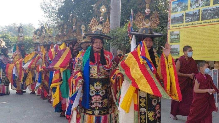 बोधगया में मुखौटा नृत्य की साधना, विश्व शांति के संदेश से गूंजी बुद्ध नगरी