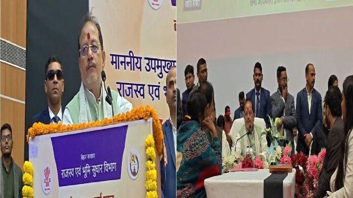 भ्रष्टाचार के आरोपों से गूंजा कन्वेंशन हॉल, रोते किसानों का जनसंवाद में फुटा गुस्सा 