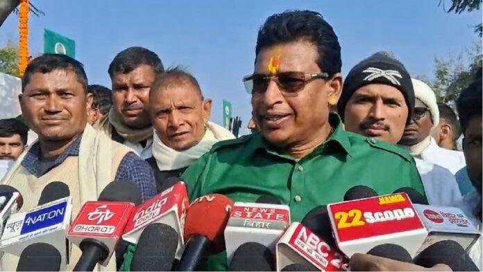 मकर संक्रांति पर छकरबंधा में उमड़ा जनसैलाब, पूर्व नक्सल प्रभावित इलाके में लोगों ने उठाया चूड़ा–दही भोज का लुत्फ