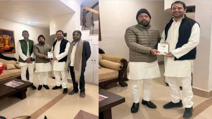 तेजप्रताप पहुँचे मामा साधु के घर, चुड़ा दही भोज में आने का दिया निमंत्रण