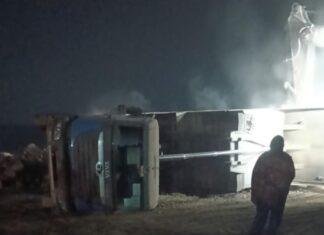 CCL सिरका ओबी डंपिंग स्थल पर 12 चक्का हाईवा पलटा, चालक घायल