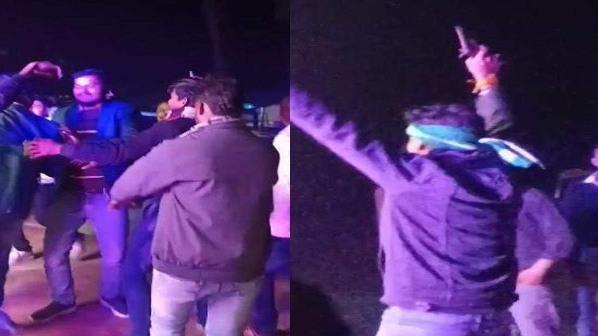 शादी समारोह में DJ पर बजते भोजपुरी गाने पर कट्टा लहराते डांस का Video वायरल, पुलिस मामले की जांच में जुटी | 22Scope News Araria Pistol 1 22Scope News