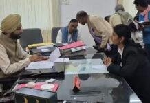 सात निश्चय-3 के अंतर्गत ‘सबका सम्मान-जीवन आसान’ अभियान के तहत समाहरणालय स्थित कार्यालय कक्ष में आयोजित जनसुनवाई सात निश्चय-3 के अंतर्गत 'सबका सम्मान-जीवन आसान' अभियान के तहत समाहरणालय स्थित कार्यालय कक्ष में आयोजित जनसुनवाई