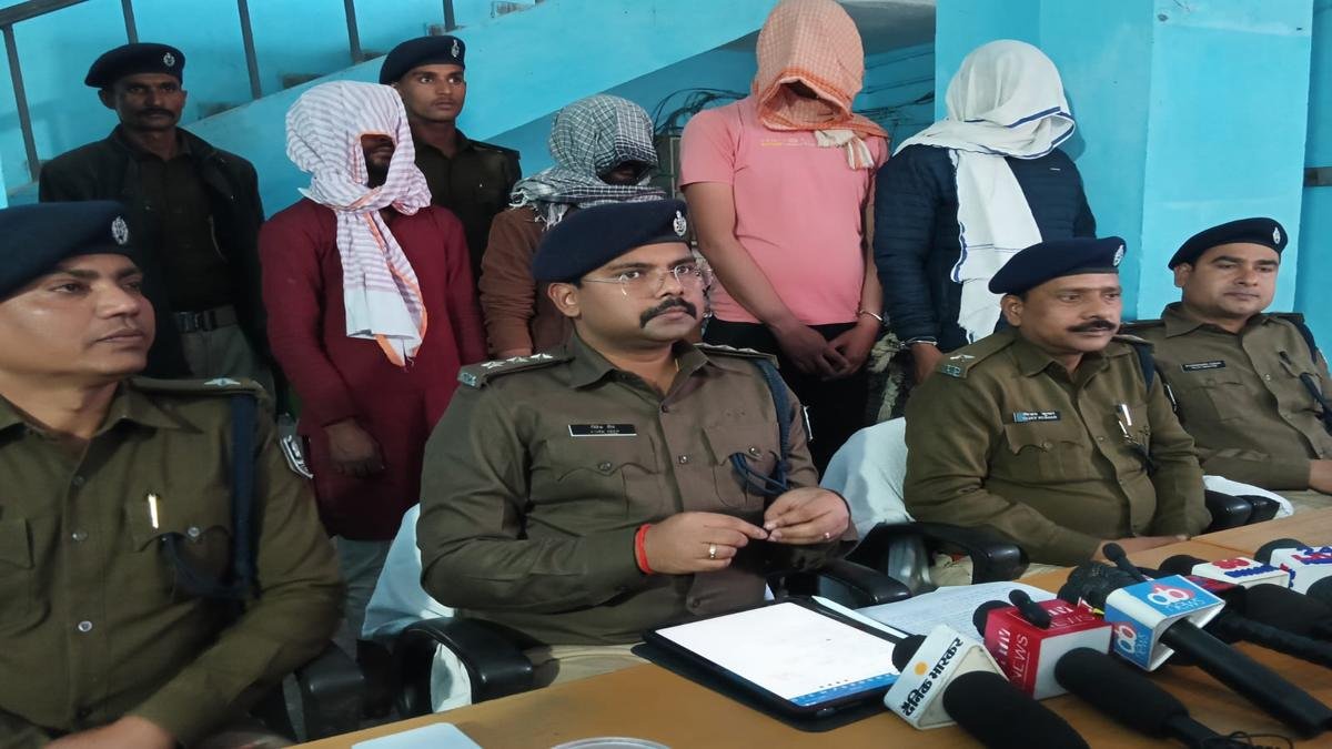 7 जिंदा कारतूस व हथियार के साथ 4 धाराएं, अपराधिक घटना को अंजाम देने वाले थे अपराधी | 22Scope News Betia Police 1 22Scope News