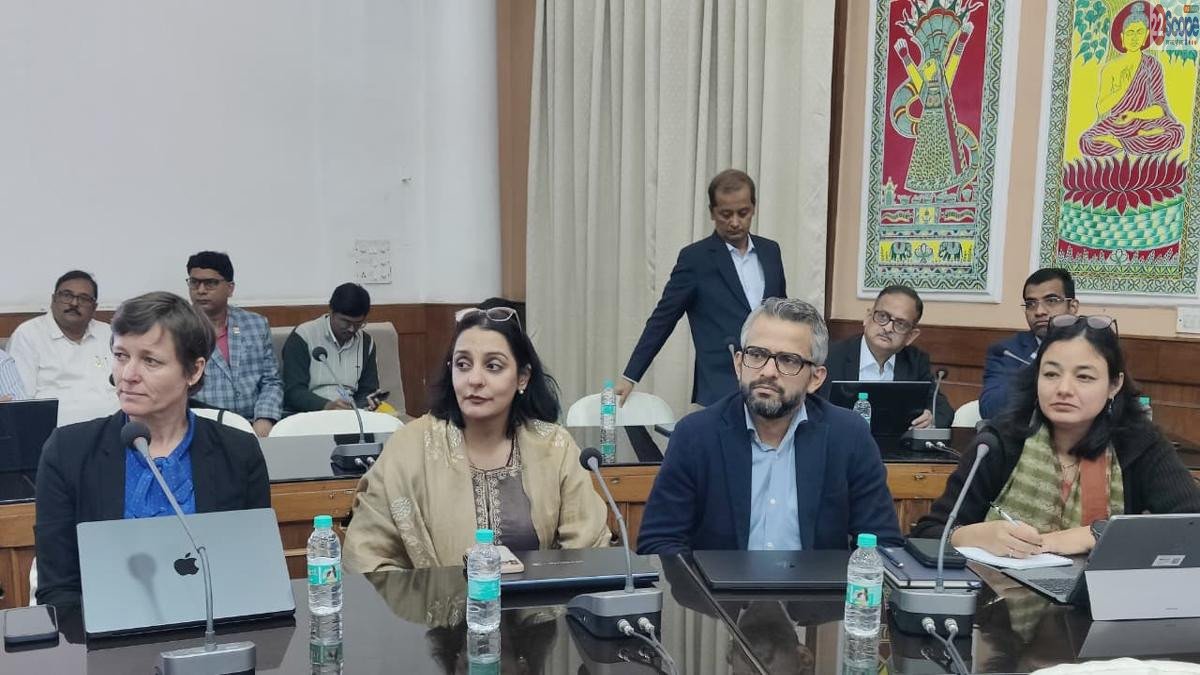 मुख्य सचिव की अध्यक्षता में एशियाई विकास बैंक के साथ उच्च स्तरीय बैठक, एक बिलियन से अधिक के निवेश प्रस्तावों पर हुआ विचार विमर्श | 22Scope News Cabinet Secretariat Department 3 22Scope News