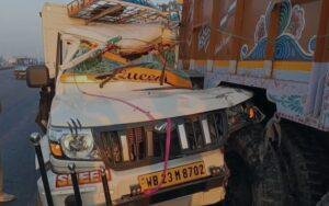 Dhanbad के बरवाअड्डा में खड़े ट्रक से पिकअप वैन की भीषण टक्कर, एक की मौत, दो गंभीर घायल | 22Scope News dhanbad