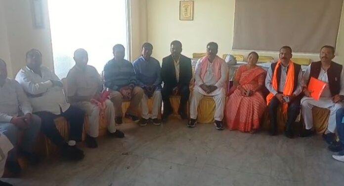 Adityapur : मेयर पद पर भाजपा का बड़ा उलटफेर, संजय सरदार को समर्थन, प्रभासिनी ने नामांकन लिया वापस