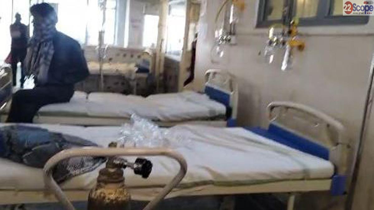DMCH के इमरजेंसी में ऑक्सीजन सप्लाई ठप, परिजनों का हंगामा, मरीज को रेफर किया गया पटना | 22Scope News DMCH Hospital 1 22Scope News