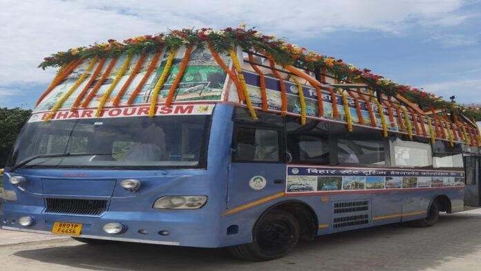 गंगा किनारे डबल डेकर बस पर भी मना सकते हैं बर्थडे या पार्टी