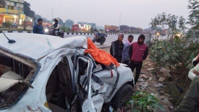 आरा-बक्सर फोरलेन बड़ा हादसा, तीन युवकों की मौत से मचा कोहराम