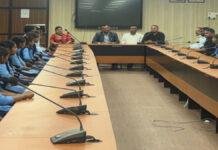 स्कूली छात्रों ने गया अभियंत्रण महाविद्यालय का किया शैक्षणिक भ्रमण