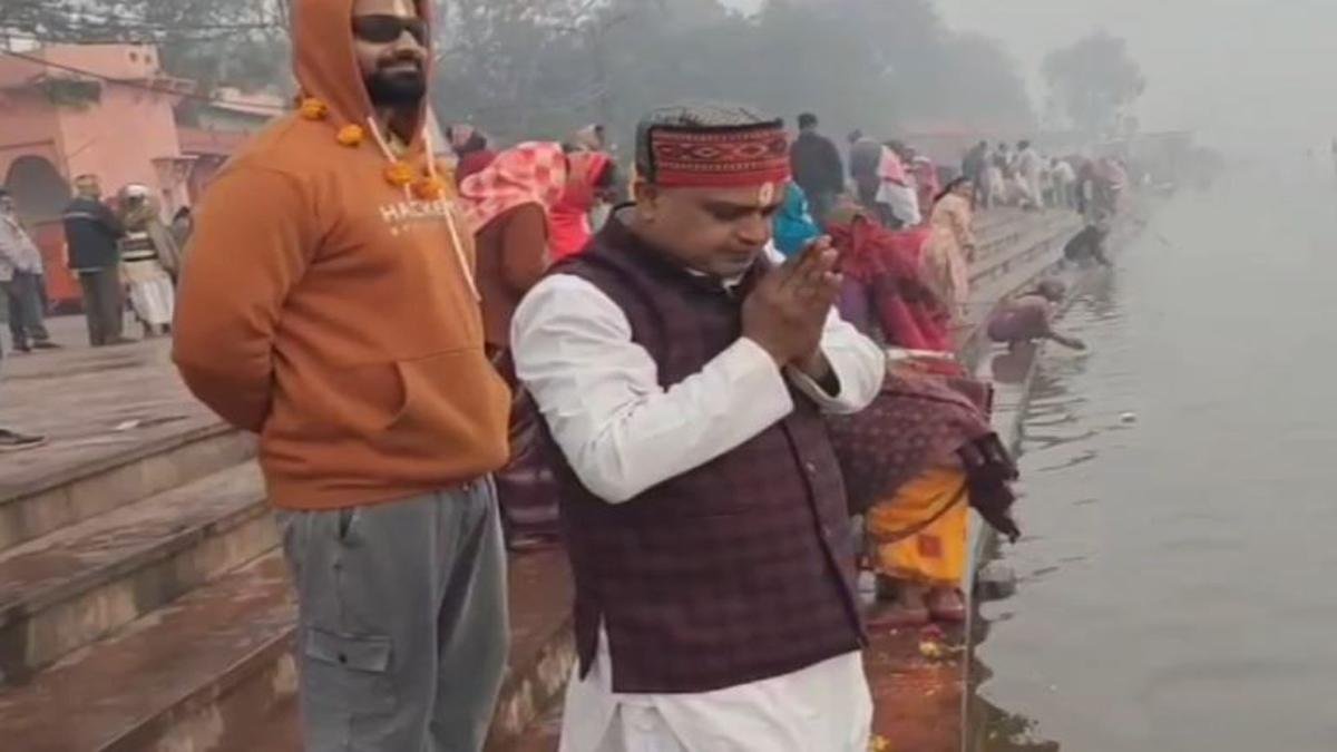 मुजफ्फरपुर के मानवाधिकार अधिवक्ता ने जीवित दारोगा का गयाजी में किया श्राद्ध, दारोगा कोर्ट में खुद का दे चुके हैं अपना मृत सर्टिफिकेट | 22Scope News Gaya Shard 2 22Scope News