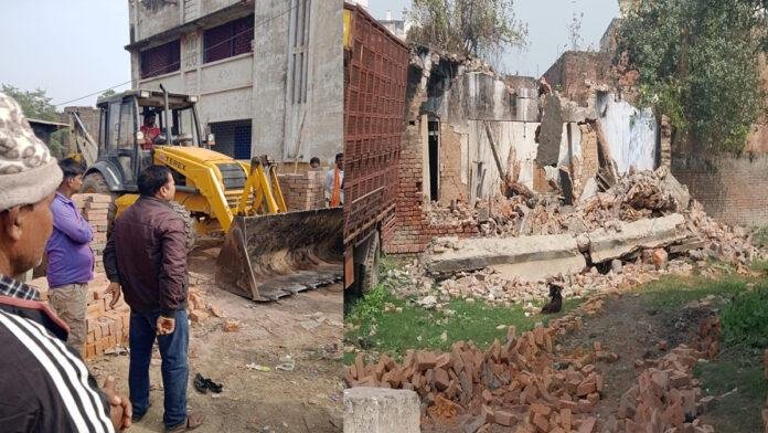 गोपालगंज में कथित तौर पर भू-माफियाओं का तांडव, JCB से पैतृक मकान किया ध्वस्त, 13 पर मामला दर्ज