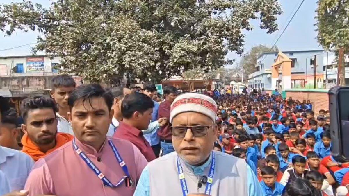 गोपालगंज में स्कूल परिसर में घुसे असामाजिक तत्व, शिक्षकों से मारपीट, छात्रों का सड़क पर धरना | 22Scope News Gopalganj Marpeet 2 22Scope News