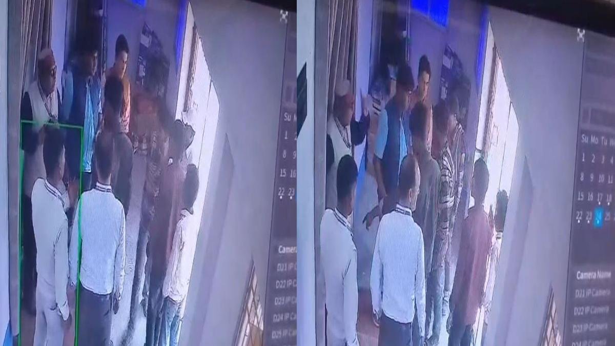 गोपालगंज में स्कूल परिसर में घुसे असामाजिक तत्व, शिक्षकों से मारपीट, छात्रों का सड़क पर धरना | 22Scope News Gopalganj Marpeet 22Scope News