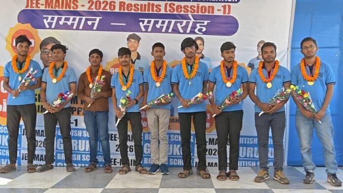 गयाजी का शुभम JEE मेंस में किया बिहार टॉप, ऑल इंडिया में तीसरा स्थान, परिवार सहित कोचिंग में खुशी का माहौल