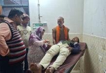 पति-पत्नी पर फायरिंग, दोनों घायल, हमलावरों की तलाश में जुटी पुलिस पति-पत्नी पर फायरिंग, दोनों घायल, हमलावरों की तलाश में जुटी पुलिस