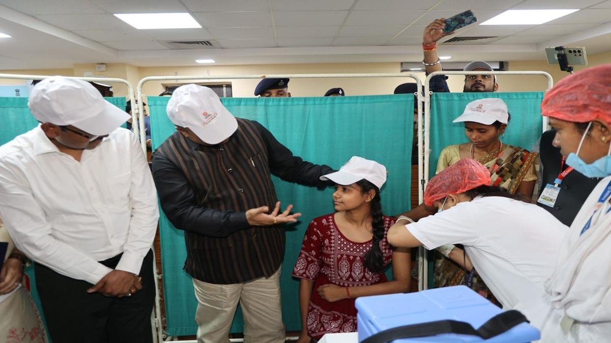 IGIMS में राष्ट्रीय HPV टीकाकरण अभियान का शुभारंभ, मंगल पांडे ने किया उद्घाटन | 22Scope News Mantri Mangal Pandey 3 22Scope News